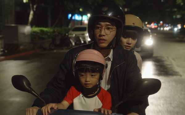 Netflix《童話故事下集》小鹿超綠茶？穿已婚男襯衫&amp;amp;amp;調正宮安全帽帶長度，這點公認最婊