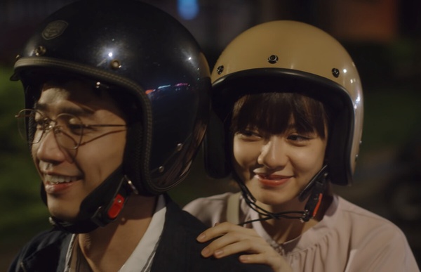 Netflix《童話故事下集》小鹿超綠茶？穿已婚男襯衫&amp;amp;amp;調正宮安全帽帶長度，這點公認最婊