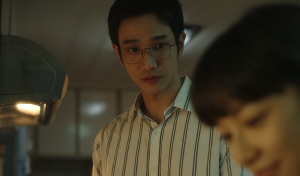 Netflix《童話故事下集》小鹿超綠茶？穿已婚男襯衫&amp;amp;amp;調正宮安全帽帶長度，這點公認最婊