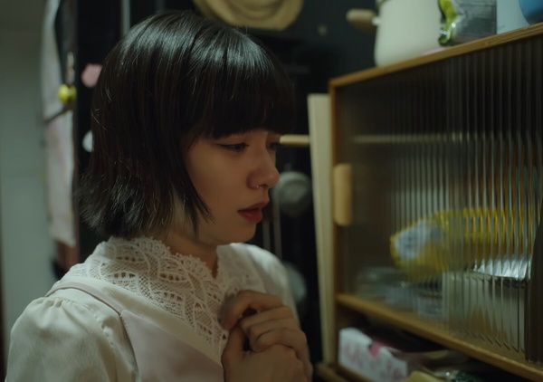 Netflix《童話故事下集》小鹿超綠茶？穿已婚男襯衫&amp;調正宮安全帽帶長度，這點公認最婊