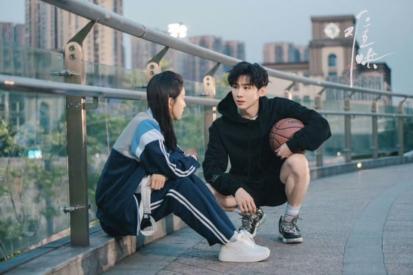 《難哄》開播衝上Netflix收視第二！白敬亭帥到瘋狂圈粉，首集就有《偷偷藏不住》彩蛋