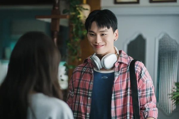 《我們的浪漫電影》吸睛配角！李濬榮是《假面女郎》渣男，朴寶英弟竟是《弱美男》惡霸