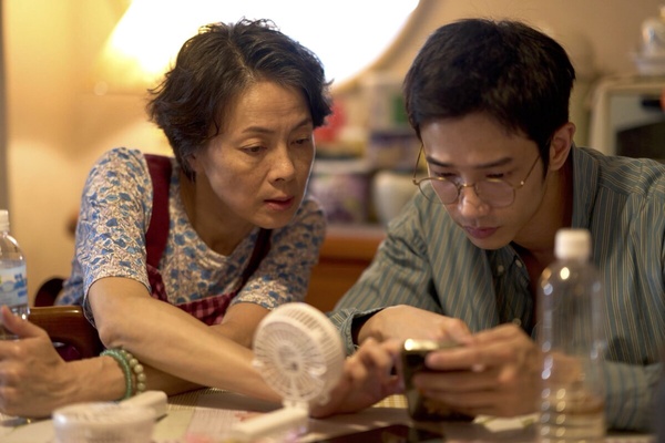 比《童話故事下集》更誇張媽寶故事！送媽媽跟女友一樣性感內衣，第3個故事真的太扯！