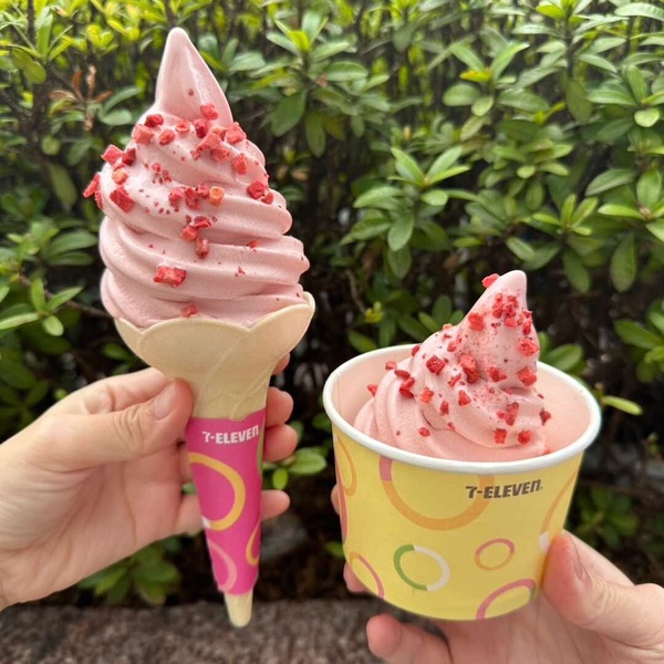 7-11「韓國草莓巴斯克霜淇淋」登場！櫻花玫瑰思樂冰、三麗鷗周邊，再抽金秀賢見面會