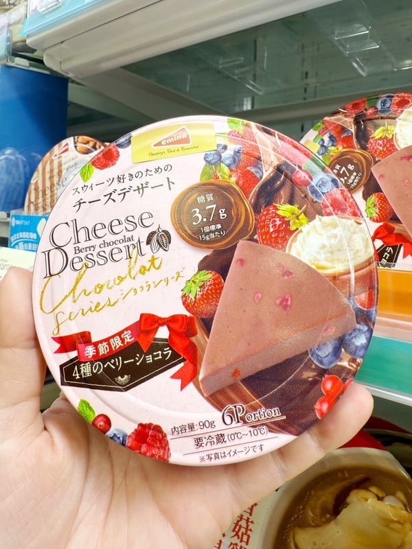 全家便利商店 Emina 起司限定口味莓果可可，獨立包裝方便食用，酸甜莓果搭配濃郁可可，不容錯過！