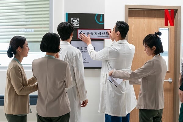 《外傷重症中心》第二季8大伏筆：軍醫成為奴隸2號，作者親曝直升機將引發「這個」問題