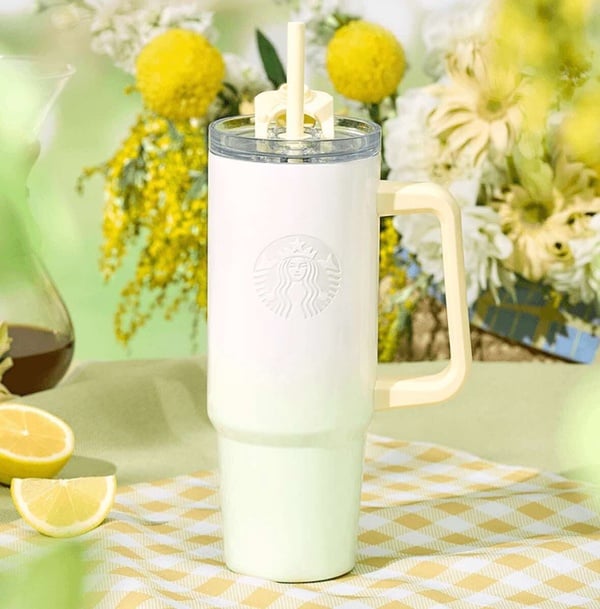 星巴克「奶油黃系列星杯」新登場！晴空馬克杯碟組、小熊吸管杯、雙飲口奶油杯可愛必收
