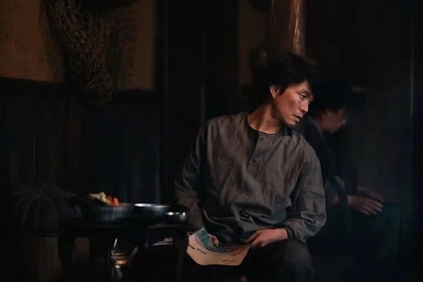 《苦盡柑來遇見你》演員介紹！中年IU是影后，中年朴寶劍是國民渣男？他因恐同言論惹議