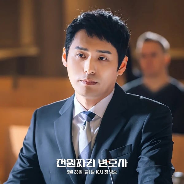 《苦盡柑來遇見你》演員介紹！中年IU是影后，中年朴寶劍是國民渣男？他因恐同言論惹議