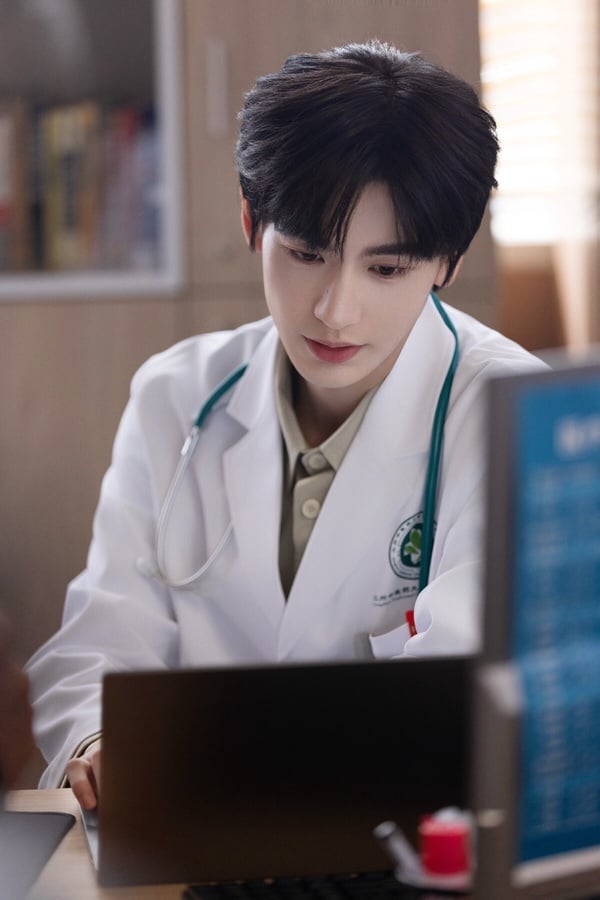最近甜寵陸劇男主身高TOP10！《難哄》白敬亭183算矮，林一188，《愛你》張凌赫190