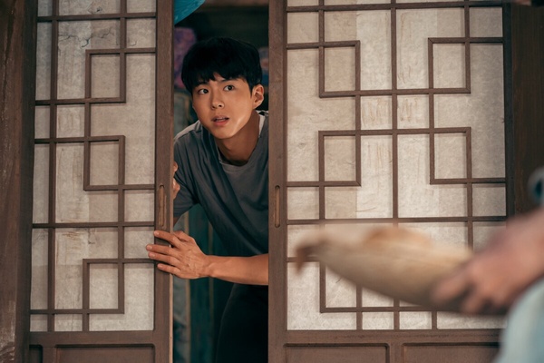 《苦盡柑來遇見你》力壓《難哄》登Netflix冠軍！IU&amp;amp;amp;amp;amp;amp;amp;朴寶劍演技封神，連韓國長輩都超愛