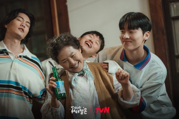 《苦盡柑來遇見你》登頂Netflix！10部口碑超高年代韓劇:《請回答》系列經典，這部超虐