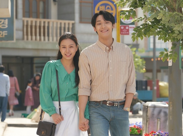 《苦盡柑來遇見你》登頂Netflix！10部口碑超高年代韓劇:《請回答》系列經典，這部超虐