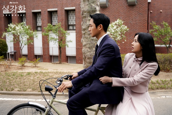 《苦盡柑來遇見你》登頂Netflix！10部口碑超高年代韓劇:《請回答》系列經典，這部超虐