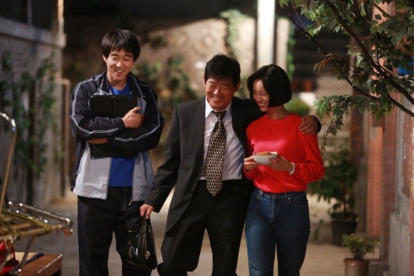 《苦盡柑來遇見你》登頂Netflix！10部口碑超高年代韓劇:《請回答》系列經典，這部超虐