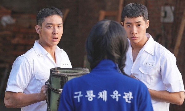 《苦盡柑來遇見你》登頂Netflix！10部口碑超高年代韓劇:《請回答》系列經典，這部超虐
