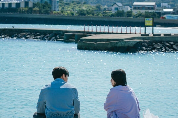 《苦盡柑來遇見你》大海是CG？盤點濟州島取景韓劇：池昌旭《三達里》吸引大批遊客打卡