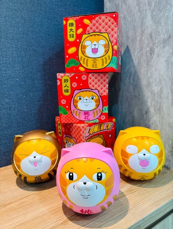 白爛貓粉絲衝全家！全家「白爛貓抽抽樂一番賞」白爛貓公仔、購物袋、行李箱通通要收