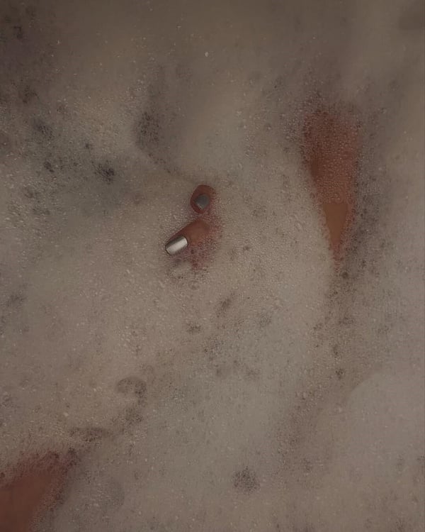香水持香技巧！衣服吊牌、三明治噴法必學