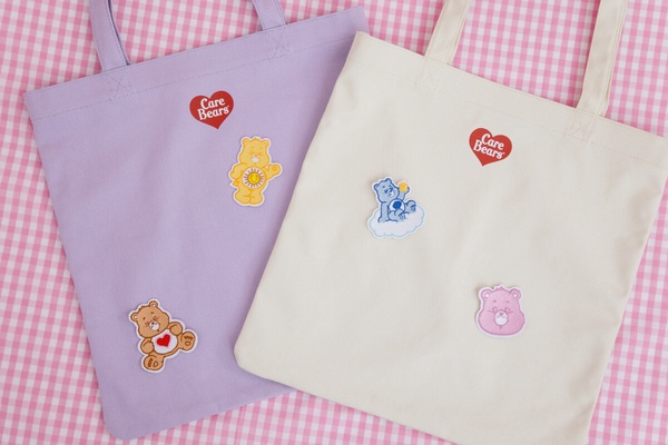 Grace Gift X Care Bears™ 第二彈聯名亮點五：DIY 專屬造型包袋，搭配燙印徽章布超可愛！