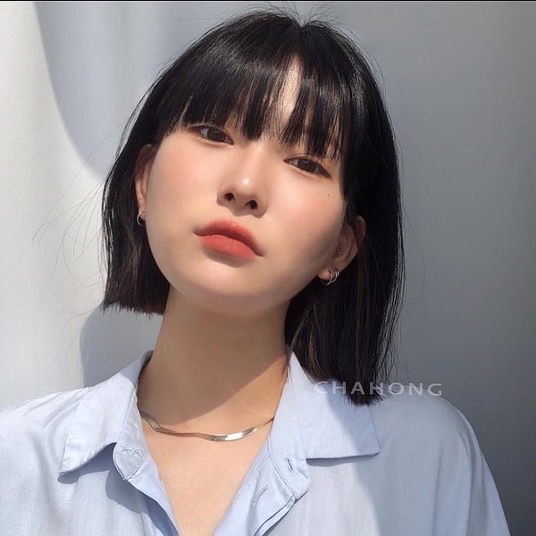 2025中短髮造型推薦18款！水波紋、一刀切、層次剪，修飾臉型又百搭