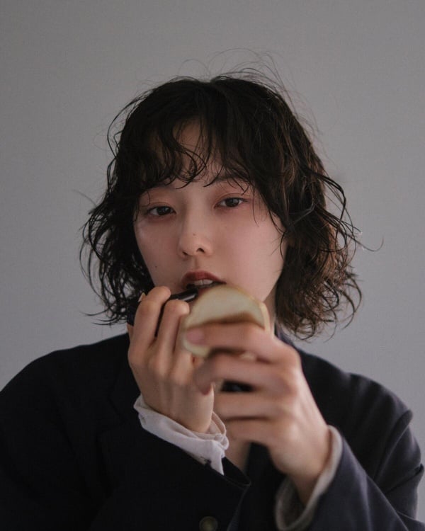 2025中短髮造型推薦18款！水波紋、一刀切、層次剪，修飾臉型又百搭