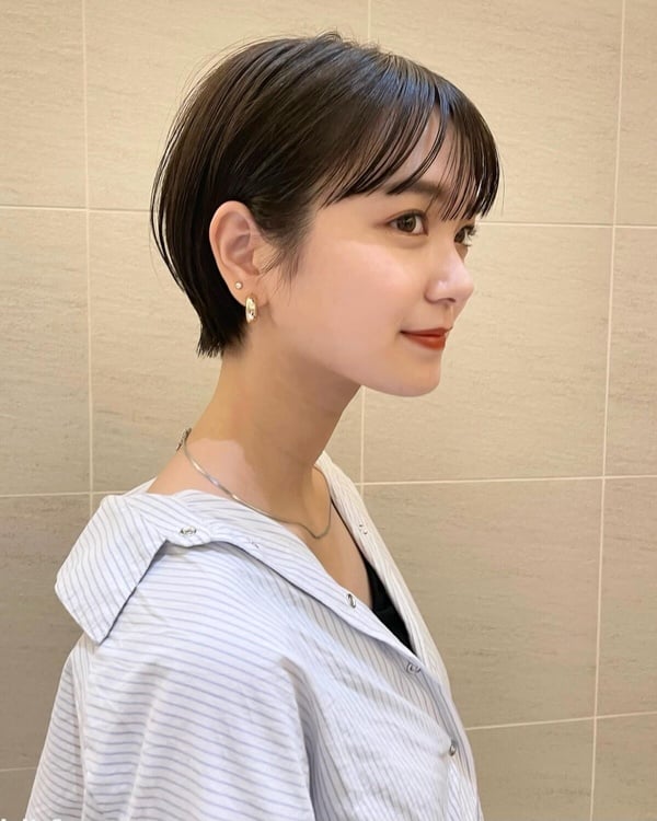 2025中短髮造型推薦18款！水波紋、一刀切、層次剪，修飾臉型又百搭