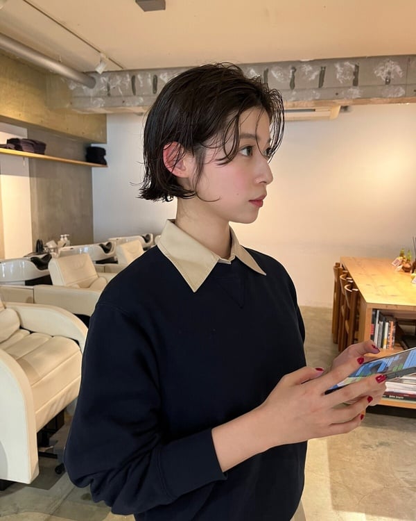 2025中短髮造型推薦18款！水波紋、一刀切、層次剪，修飾臉型又百搭