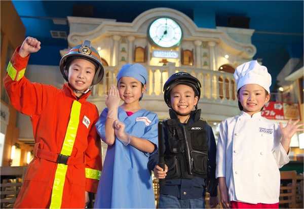 Lalaport 南港 5 樓，預計 2026 年上半年開幕的兒童職業體驗「KidZania」預告圖，令人期待