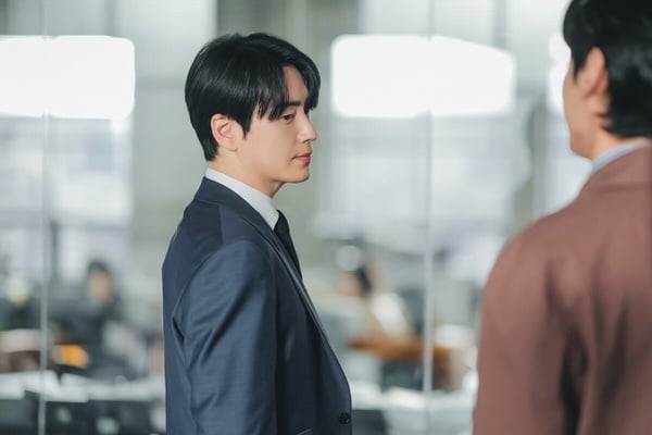 職場菜鳥想站穩，老鳥不想踩雷？10大「辦公室生存指南」快筆記：千萬別「入戲太深」！