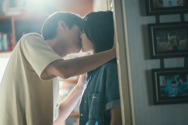 3月Netflix韓劇「觀看次數」排行!《我們的浪漫電影》第4，IU《苦盡柑來遇見你》太狂了