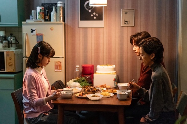 Netflix《苦盡柑來遇見你》劇情彩蛋！IU真的被說過是北韓間諜，金宣虎真實身份是他？