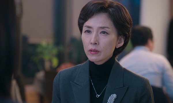 Netflix《苦盡柑來遇見你》劇情彩蛋！IU真的被說過是北韓間諜，金宣虎真實身份是他？