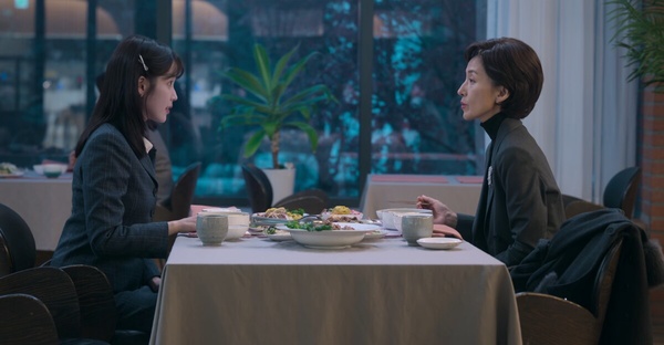 Netflix《苦盡柑來遇見你》劇情彩蛋！IU真的被說過是北韓間諜，金宣虎真實身份是他？