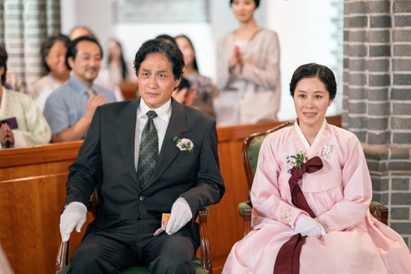 Netflix《苦盡柑來遇見你》劇情彩蛋！IU真的被說過是北韓間諜，金宣虎真實身份是他？