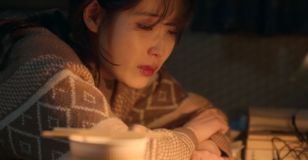 Netflix《苦盡柑來遇見你》8大隱藏彩蛋！IU真被控是北韓間諜過，金宣虎真實身份是他？
