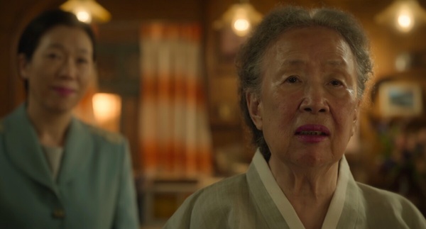 Netflix《苦盡柑來遇見你》8大隱藏彩蛋！IU真被控是北韓間諜過，金宣虎真實身份是他？
