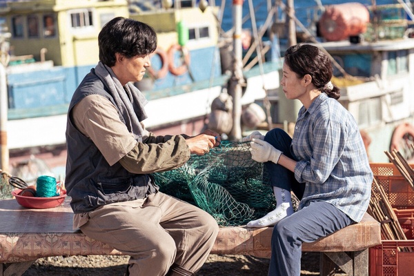 Netflix《苦盡柑來遇見你》8大隱藏彩蛋！IU真被控是北韓間諜過，金宣虎真實身份是他？