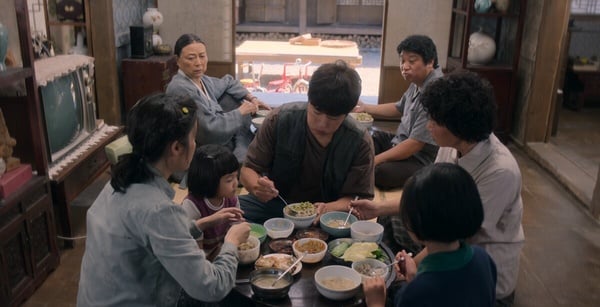 Netflix《苦盡柑來遇見妳》寬植與愛純同桌用餐