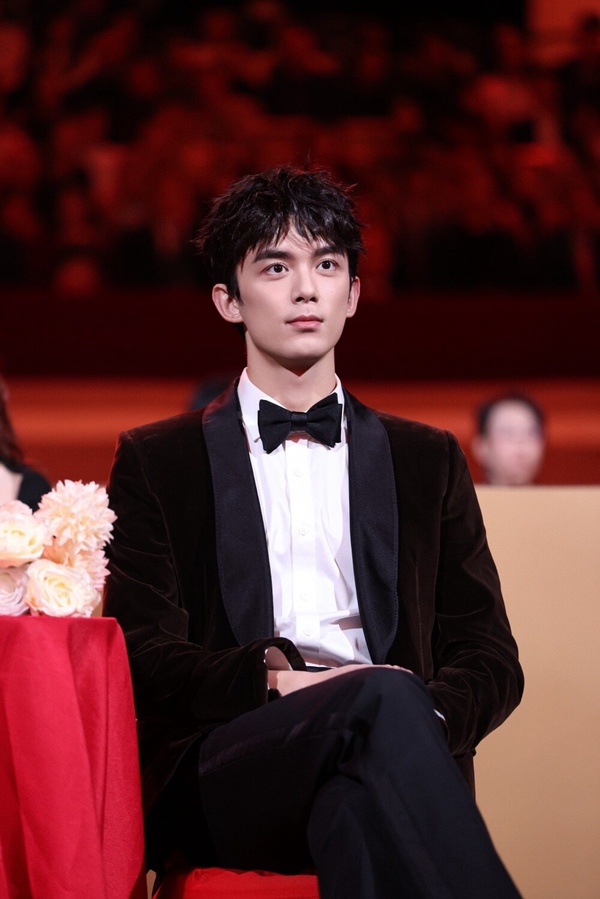 AI評選陸劇10大爆劇男演員！肖戰、王一博上榜，任嘉倫古裝人氣高，白敬亭《難哄》爆紅