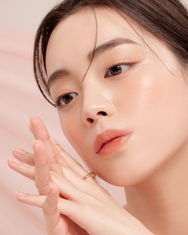 成熟臉如何顯嫩？避免膨脹色腮紅