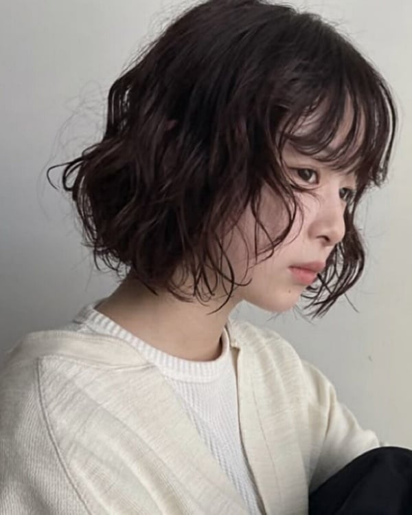 「鮑伯頭」短髮範本15款：羽毛剪鮑伯、xx鮑伯超修飾臉型（4月SEO）