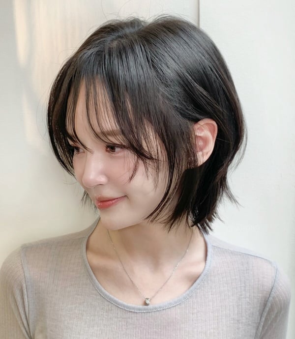 「鮑伯頭」短髮範本15款：羽毛剪鮑伯、xx鮑伯超修飾臉型（4月SEO）