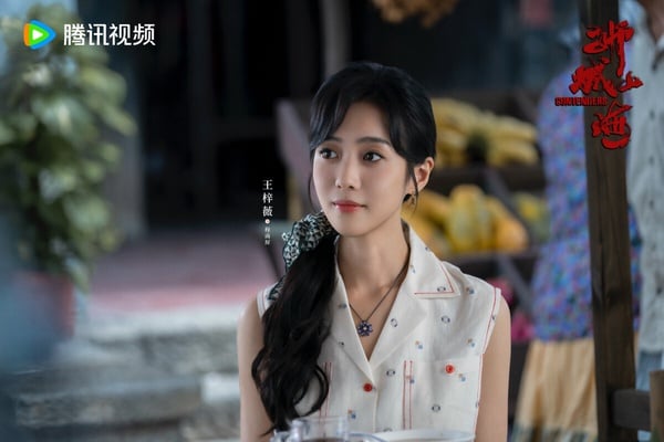 《獅城山海》找來《唐朝詭事錄》楊旭文主演，這部劇的題材很特別，有點黑幫片的感覺。講述上世紀40年代末，沿著麻六甲河岸的一帶，聚集了許多來此謀生的華人族群，他們在歲月磨難中，同鄉互助，頑強拼搏，在立穩腳跟後，一個富有傳奇色彩的堂口幫會「山海幫」漸漸成為當地華人的發展中心。