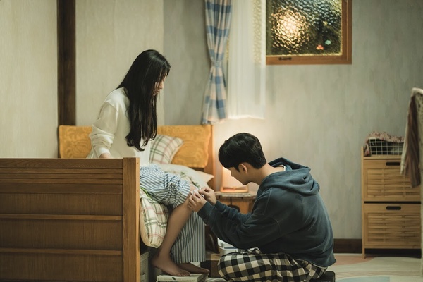 「最捨不得追完」Netflix韓劇TOP10!《金師傅》第9輸《淚之女王》，它狠超《鬼怪》奪冠