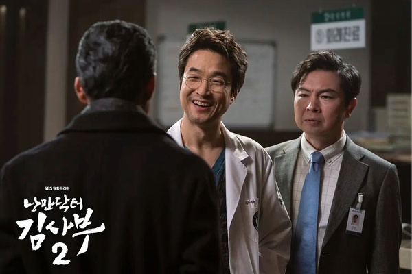 「最捨不得追完」Netflix韓劇TOP10!《金師傅》第9輸《淚之女王》，它狠超《鬼怪》奪冠