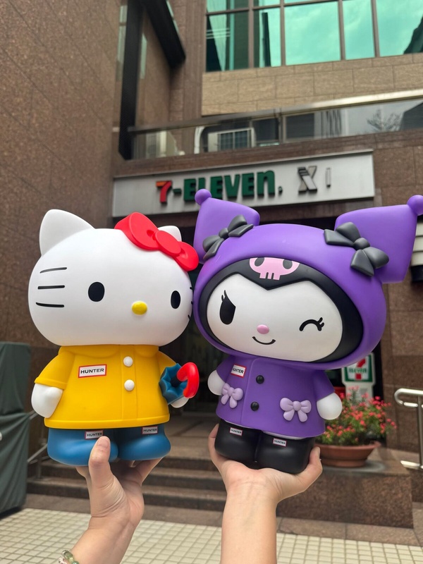 限量30公分搪膠存錢筒，有hello kitty和酷洛米兩個造型，非常可愛