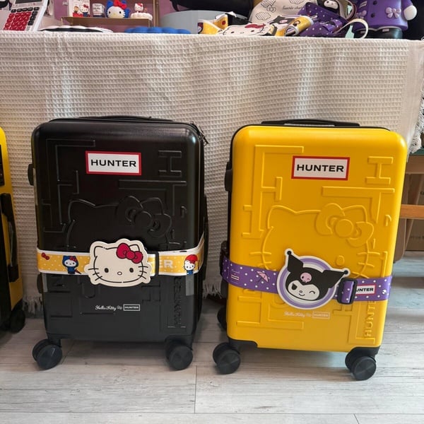 7-11 x HUNTER x 三麗鷗 限量 20 吋行李箱，印有可愛的 Hello Kitty 或酷洛米圖案，是旅行的最佳夥伴