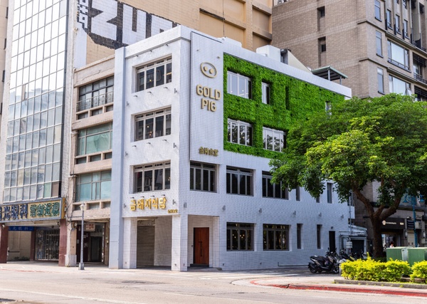 金豬食堂台灣首店：金豬食堂台灣首店外觀，位於台北市中山區。