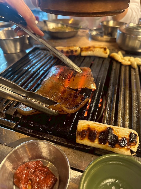 金豬食堂必吃菜單推薦「帶骨五花肉」、「霜降豬肩肉」、「肩胛肉」